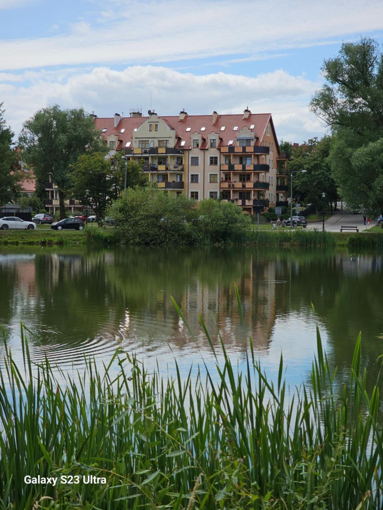 Apartament W Centrum Z Widokiem Na Jeziorko Кентшин Экстерьер фото
